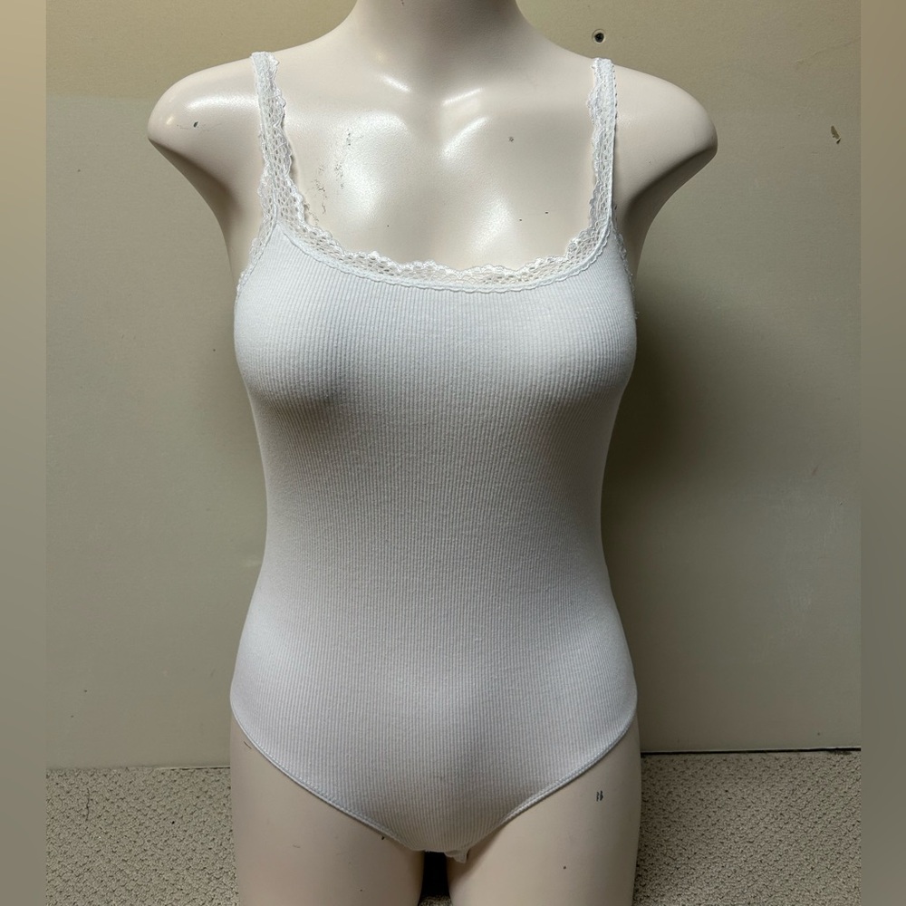 2/$20❤️- BODYSUIT | Women’s U2B body suit size medium